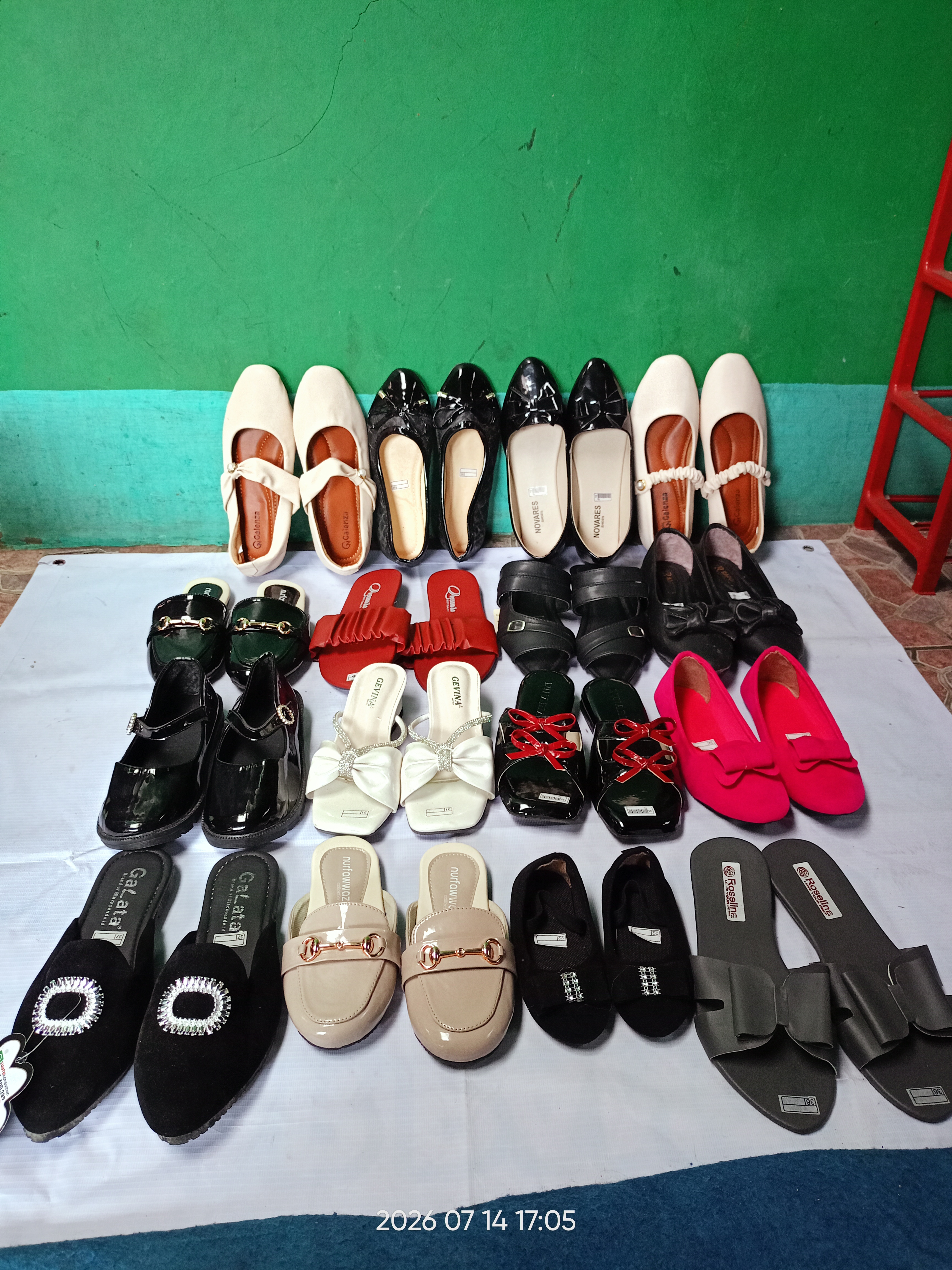 Gambar Produk Sandal sepatu pria wanita